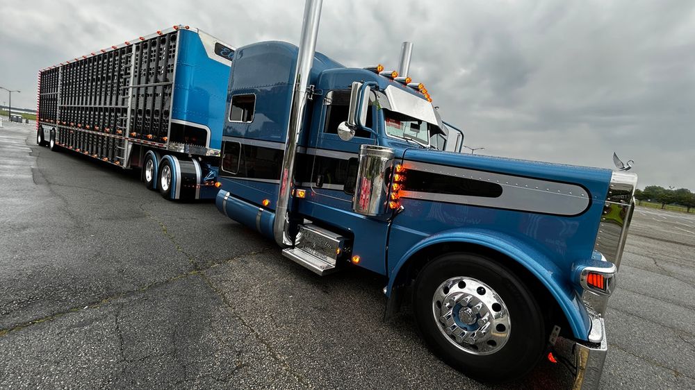 001 2025 shell rotella super rigs big rig truck show atlanta motor speedway cattle hauler