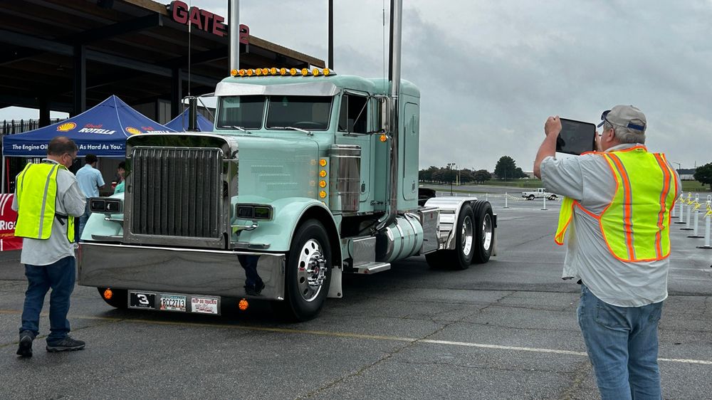 003 2025 shell rotella super rigs big rig truck show atlanta motor speedway judging
