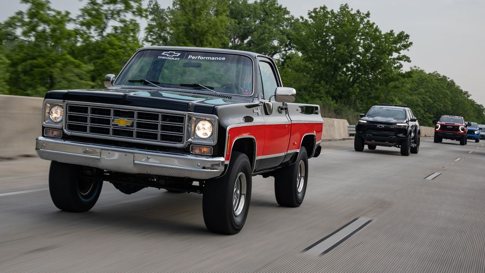 013 2025 HOT ROD Power Tour East Day Three 3 Fort Wayne Indiana War Memorial Cruise